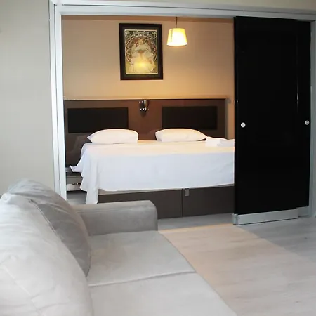 Maidos Suites *