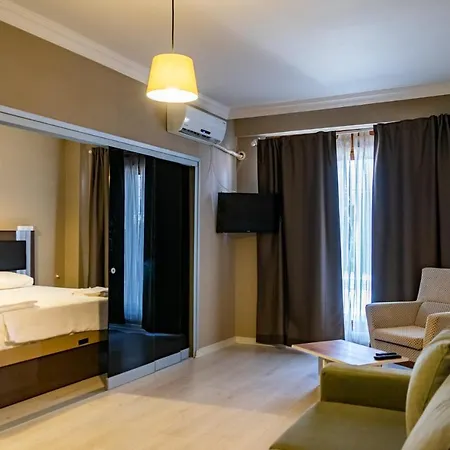 Maidos Suites *